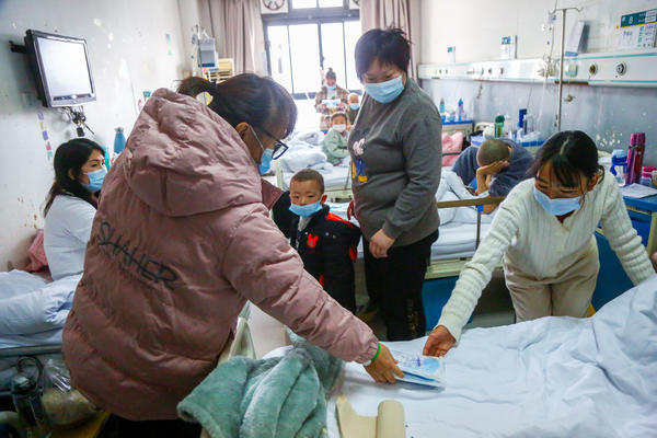 赠送病人口罩_戴口罩的卡通图片(2)