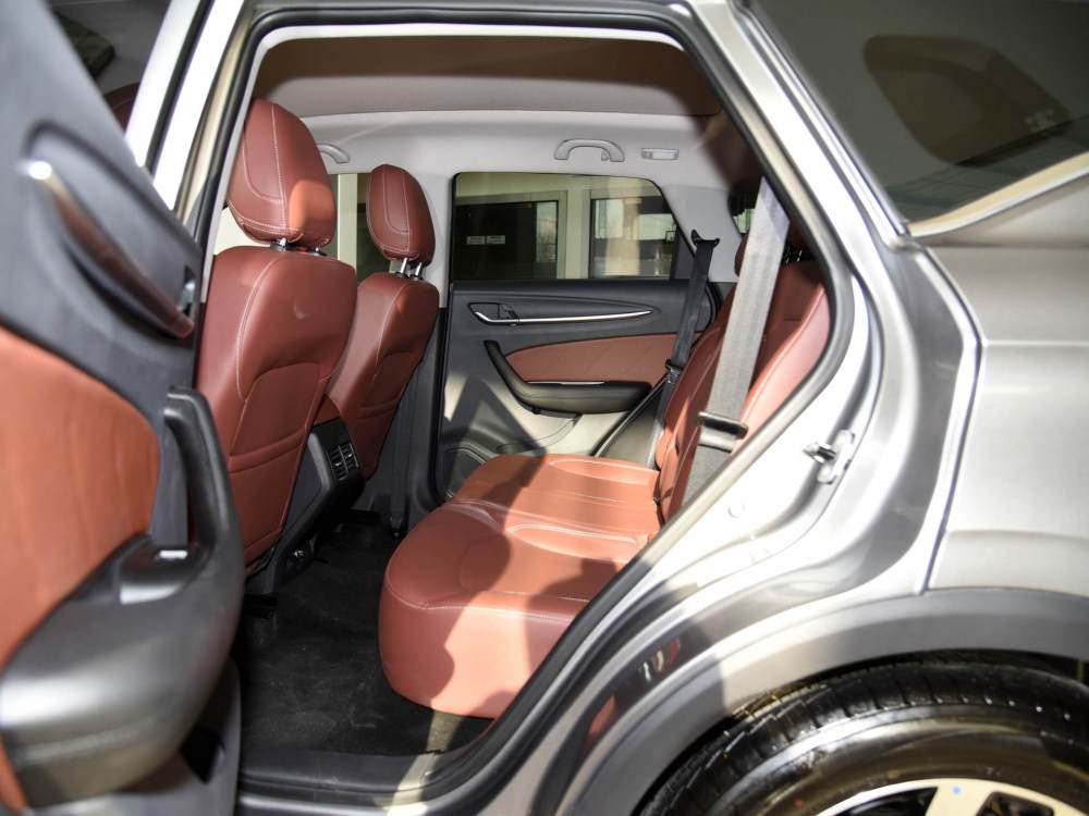 空间不俗油耗低,动力满足家用,实拍中华v6