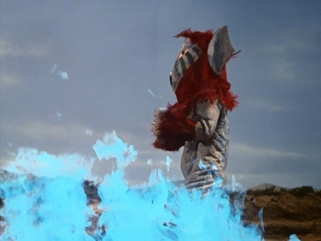 腕部和头部都有浓厚长毛,在剧中帮助人类共同与怪兽古拉那达斯作战