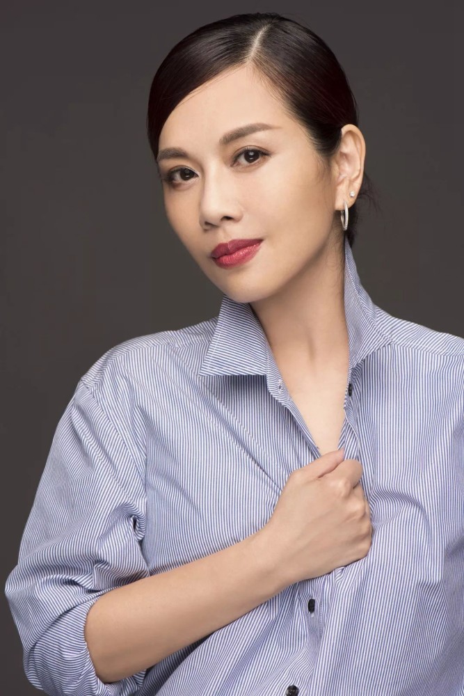 1971年出生的女星浙江俞飞鸿香港袁咏仪个个都是美人胚子
