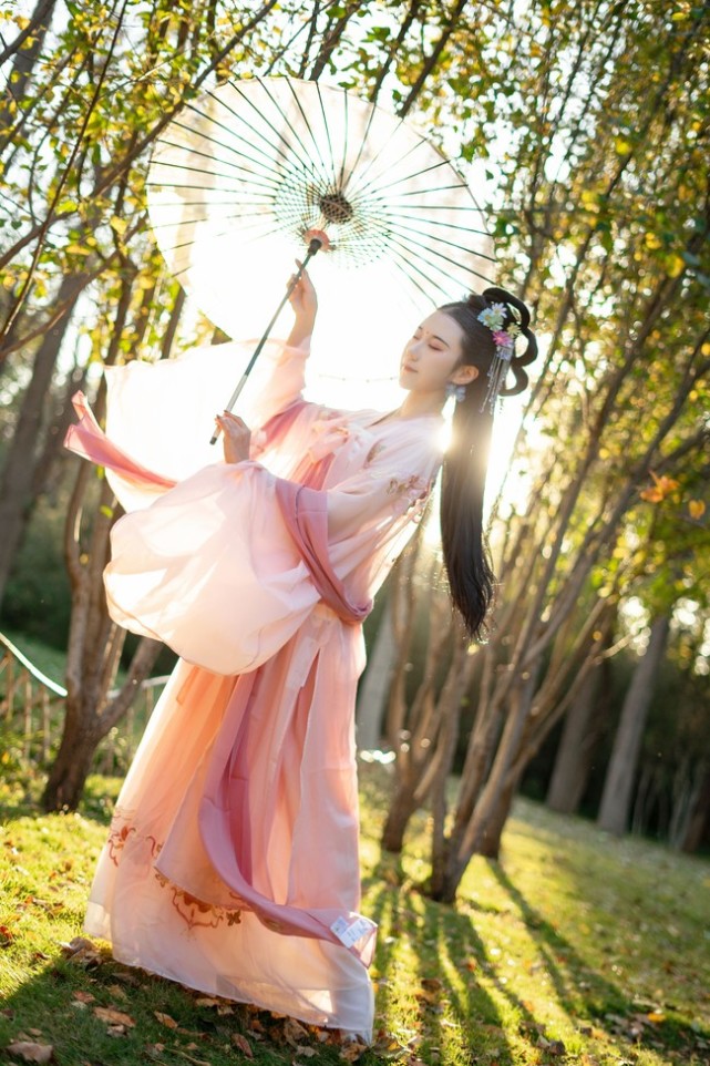 【图文来                    注coser,侵删致歉】