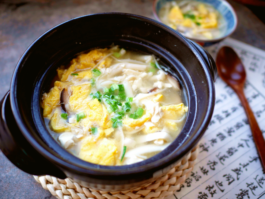 大蜜食堂天冷喝点热乎的菌菇鸡蛋汤还原小时候的味道