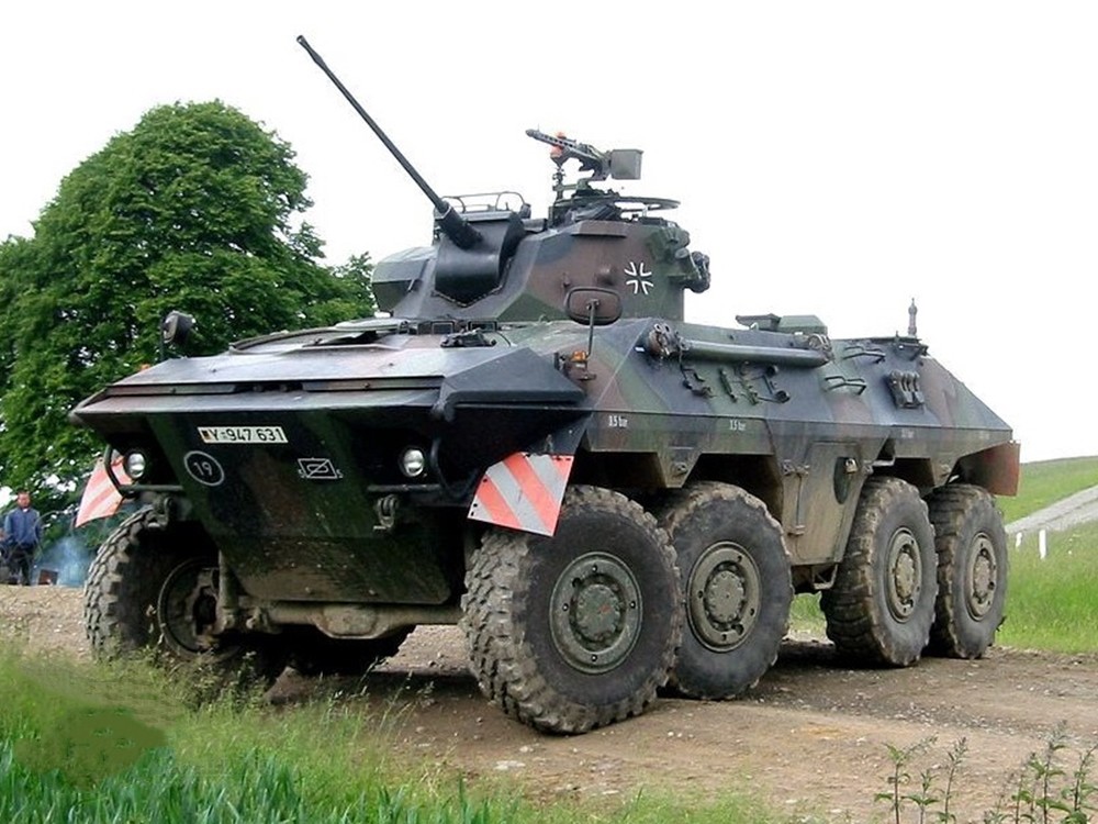 打不赢就逃跑的代表西德山猫装甲侦察车灵活但眼神不太好