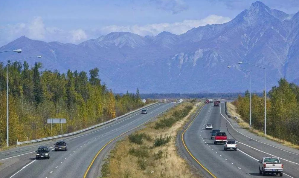 高速1小时100公里与国道2小时100公里,哪个更划算?