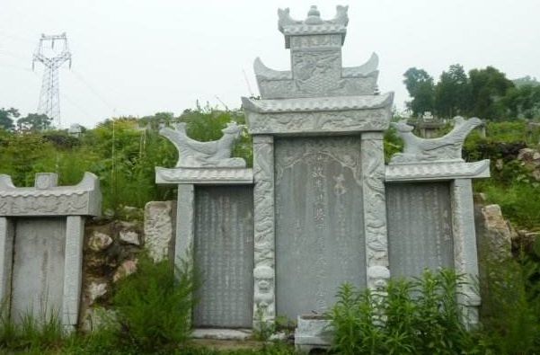 实拍陈圆圆墓地离吴三桂墓地竟不足20米墓碑11个字揭其身份