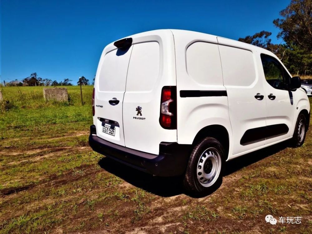 2021年标致合作伙伴运输面包车短小精干但注重实际