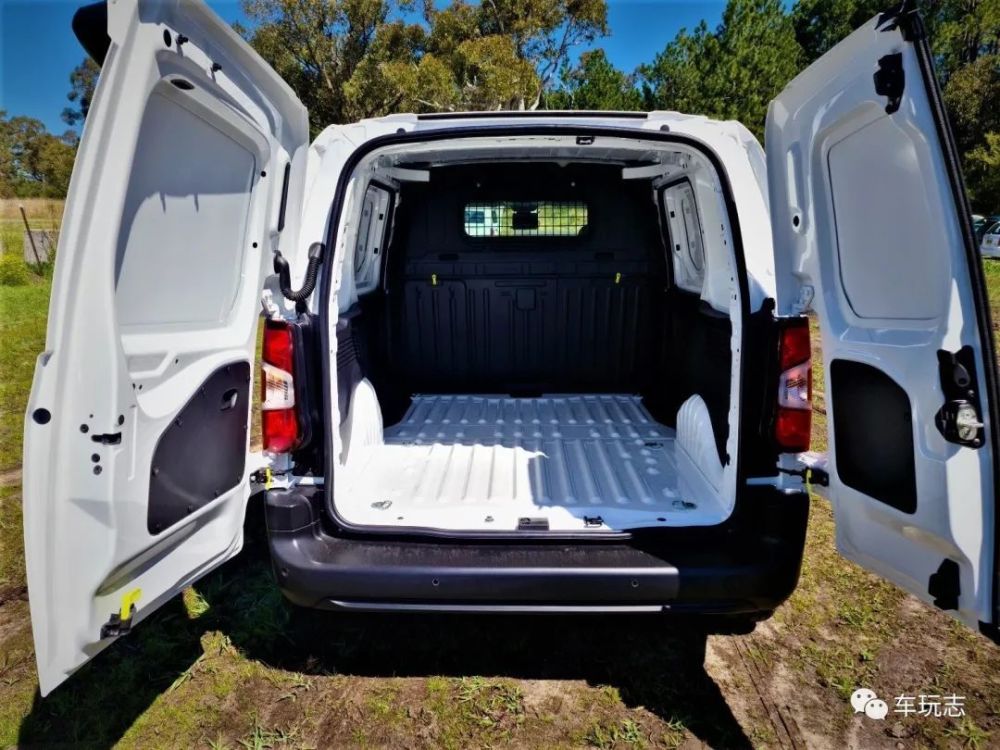 2021年标致合作伙伴运输面包车短小精干但注重实际