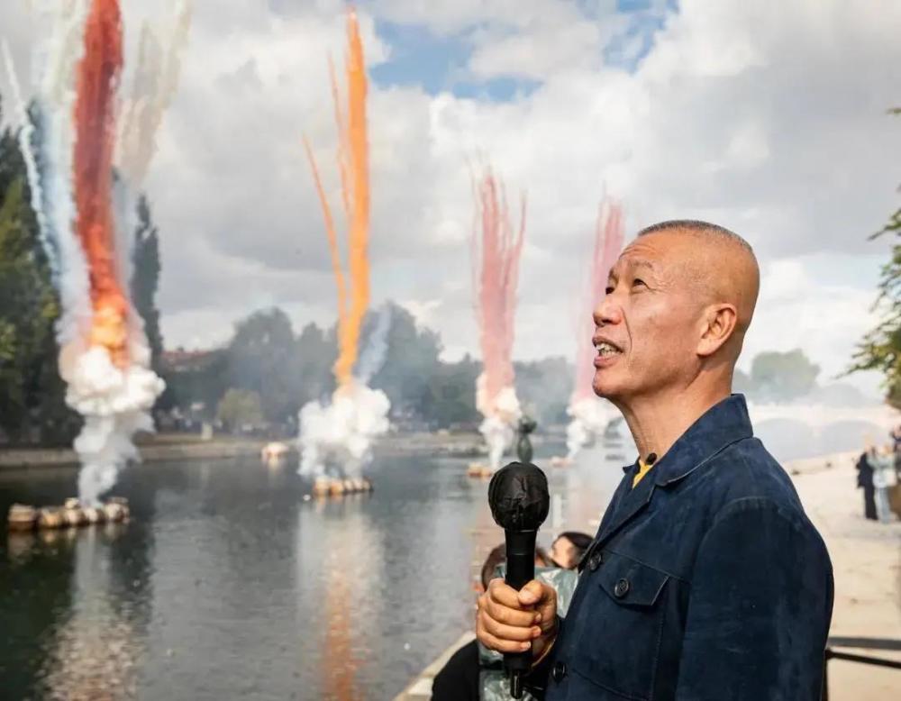 《悲剧的诞生》,这也是蔡国强首次在实施白天烟花项目时进行直播