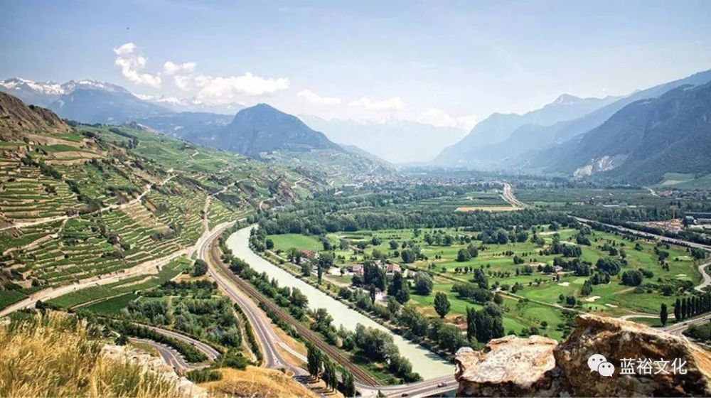 罗纳河谷法国最大的法定红葡萄酒产区