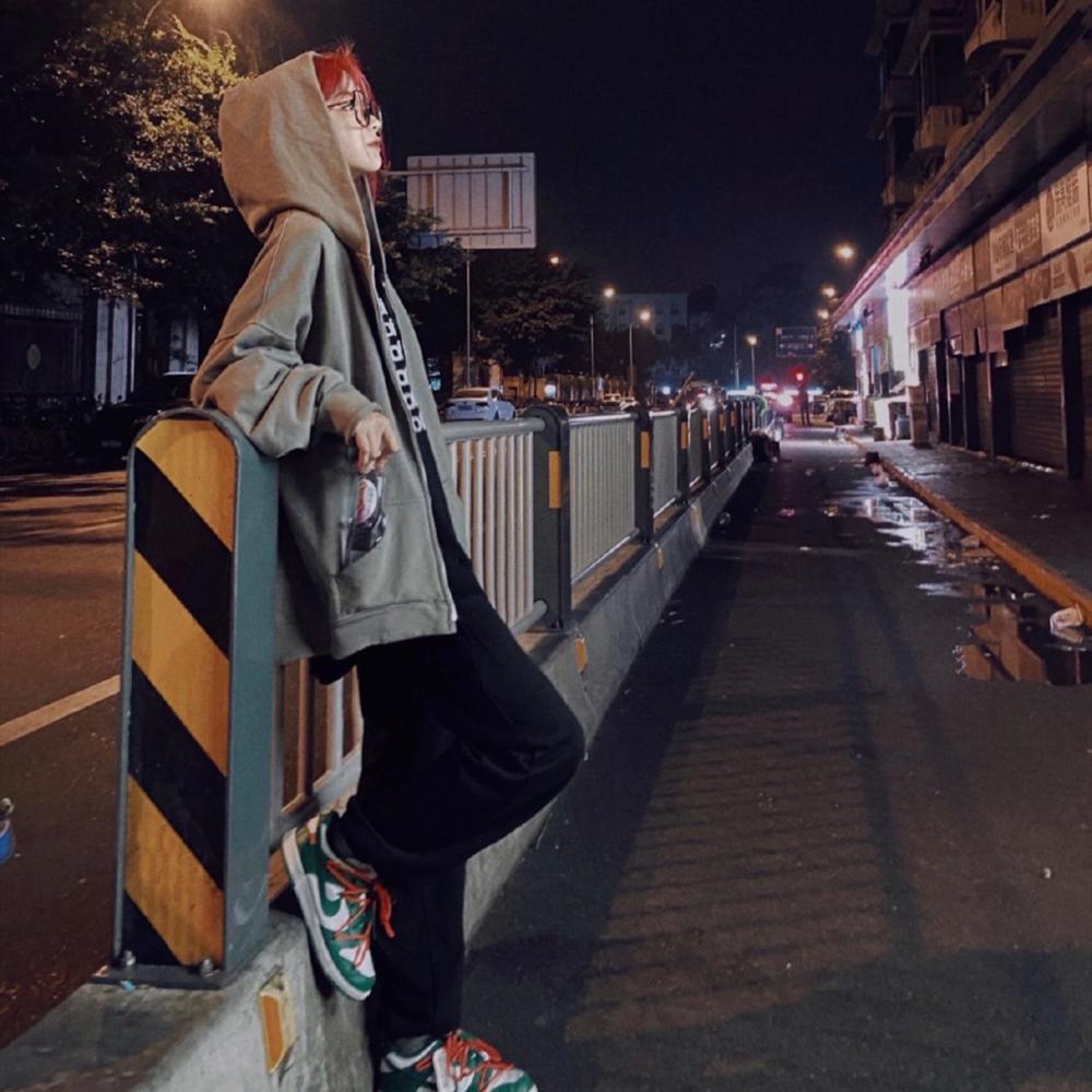 当然了即使刀小刀用素颜照证明了自己的颜值,但网上