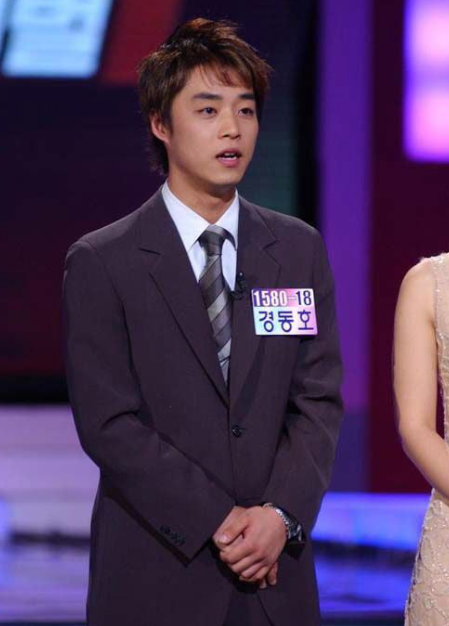 抱着一线希望,景东浩在家人的陪同下前前后后换了多