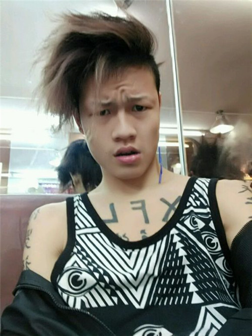 罗福兴:11岁创造"杀马特",被多位富婆非,后自主创业成老板