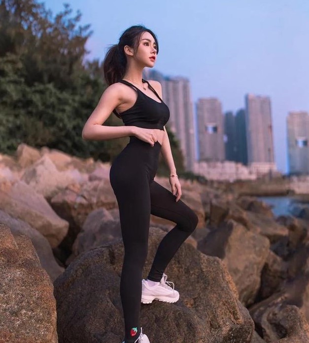 1米73湖南美女,坚持健身多年,高挑身材让人挪不开眼!_腾讯新闻