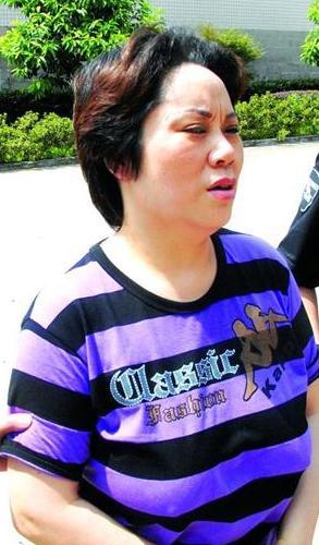 同时坐拥16名年轻男子,每天晚上翻牌恩宠,她堪称现代"武则天"