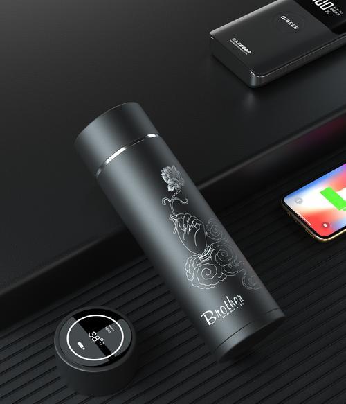 黑科技为手机充电的保温杯