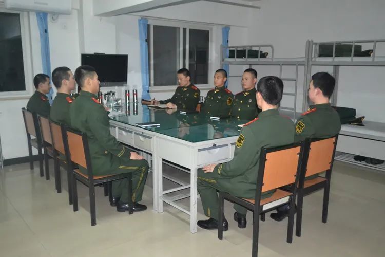 熄灯号丨军人的班务会