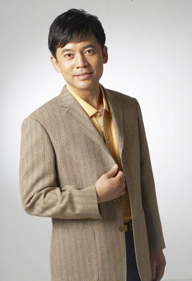 何政军的父亲何绍宽1934年参加红军,长征途中爬过雪山过过草地.