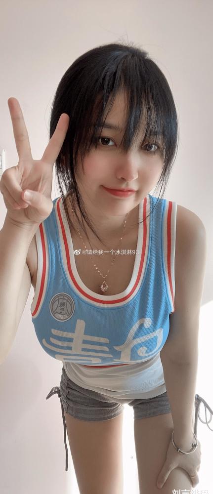 虎扑女神冰淇淋翻车伪素颜伪身材知道真相后的直男崩溃了