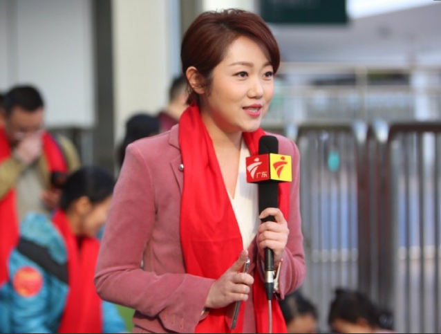 广东电视台节目主持人屈炫希,能说一口流利纯正粤语的东北女孩