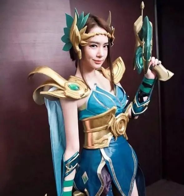 满满的羡慕嫉妒恨女神戚薇cos虞姬竟是因为老公喜欢王者荣耀