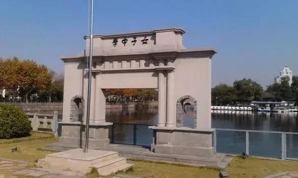 创办初期为女子师范学校.二中:(1912年-至今)1988年,复名宁波中学.