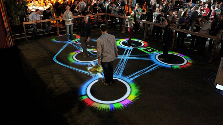 地面互动投影颠覆传统行业打造梦幻体验