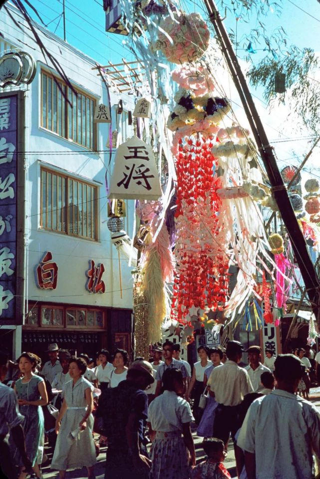 昭和美人的氛围感,可不是仿妆就能行的