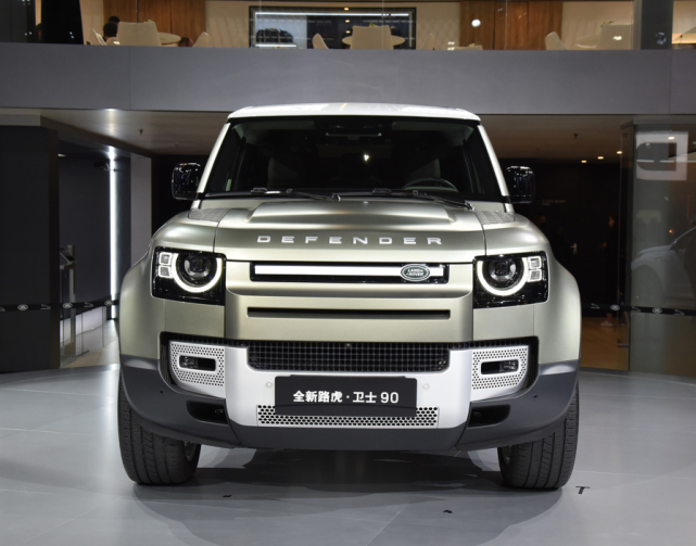 路虎打造迷你"硬汉"!高近2米配双开门,3.0t爆400马力,标配四驱