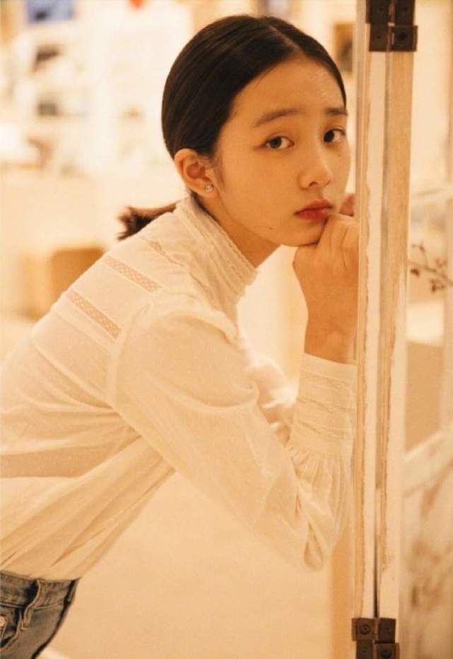 黄磊女儿拍时尚大片,气若幽兰,说不尽的温柔可人|黄磊|黄忆慈|孙莉