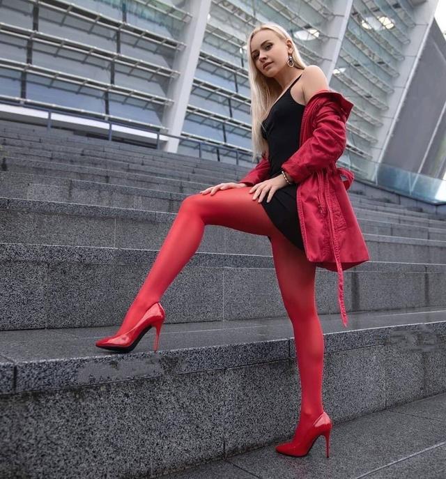 看照片也可以看出,evgenia taranukhina的气质很好,每一张照片都显示