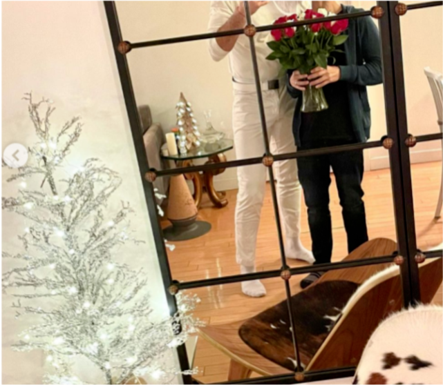 新还珠格格班杰明求婚男友成功晒婚戒报喜讯知情人透露已举行婚礼