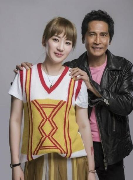 61岁齐秦近照略发福,与王祖贤纠缠17年,却转身娶了小24岁娇妻