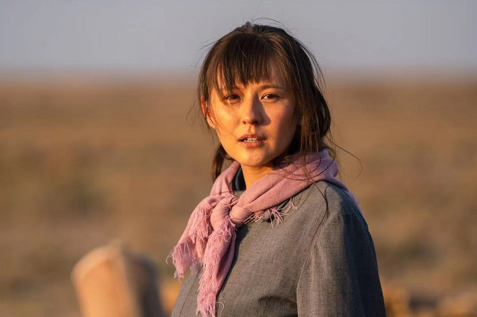 山海情首播,剧中女演员戏里戏外反差大,戏里土掉渣,戏外美如花