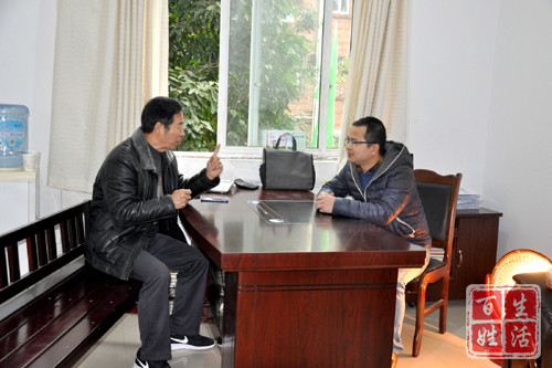 赵余勇书记向记者介绍扶贫情况百姓生活网内江讯(梁洪源 记者 梅亮 梅