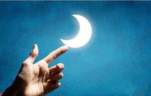 手指月亮要被割耳朵小时候那些大人们说的话你信了多少