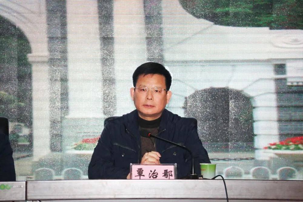 清华大学授予环江这所高中生源中学牌匾骄傲啊