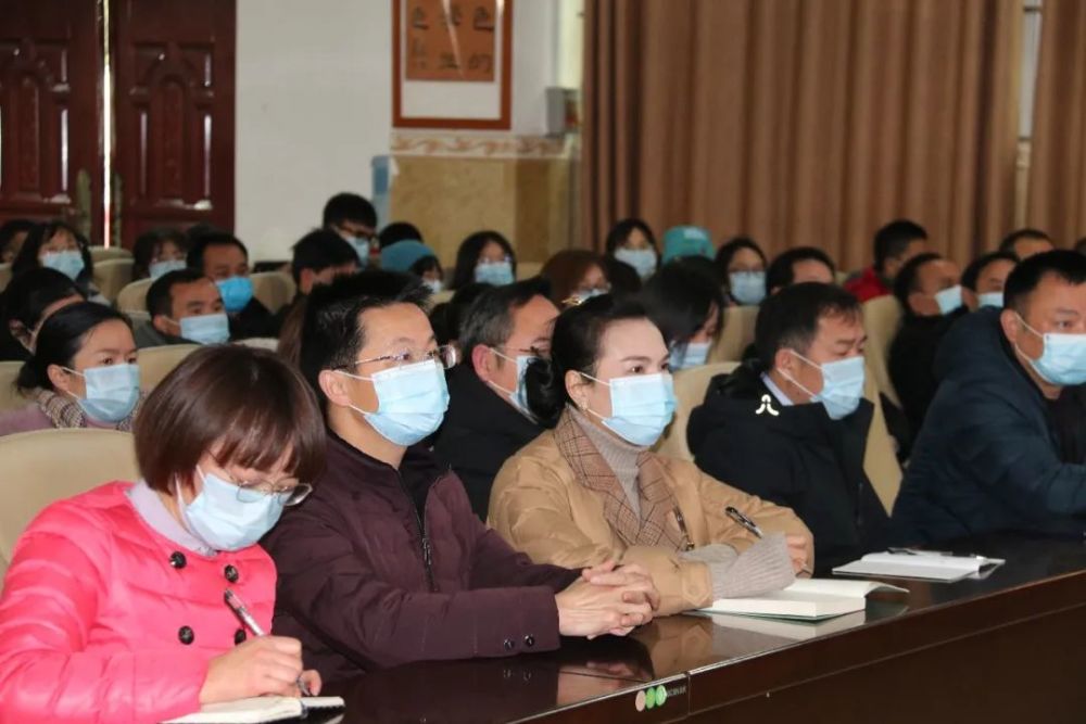 清华大学授予环江这所高中生源中学牌匾骄傲啊