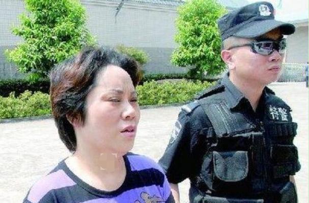 中国第一女老大人称重庆谢姐曾同时养16位帅气男人