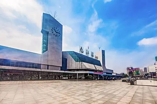 对此,九江市自然资源局作出回应表示,九江火车站南广场的建设工作还在