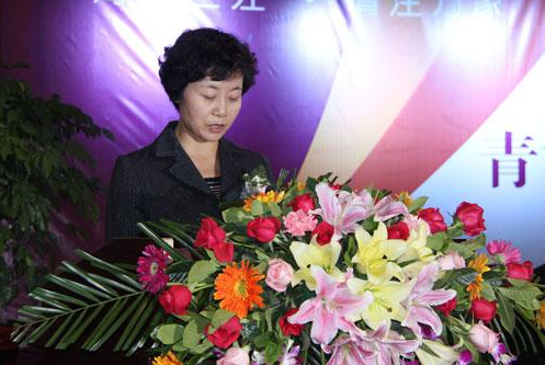 画面曝光女行长专门买一套房藏匿赃物光爱马仕丝巾就一大柜