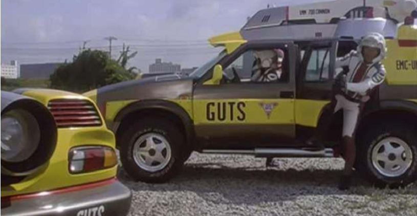 胜利队的夏洛克巡逻车在现实生活中是由雪佛兰科迈罗第四代改装而来的