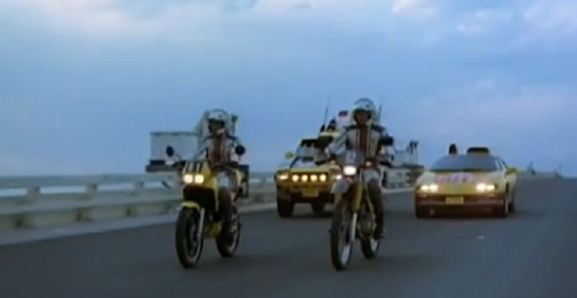 擅长跑公路的跑车之外,胜利队还针对越野地形所研发的德拉姆巡逻车,在