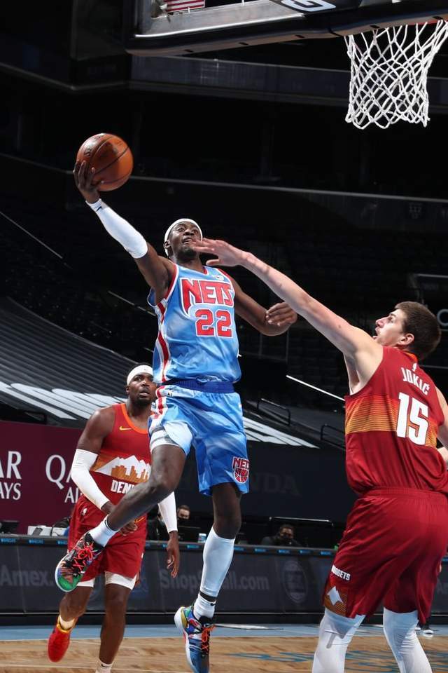 76人打破了球队赛季得分纪录。  76人队史纪录保持者有哪些？