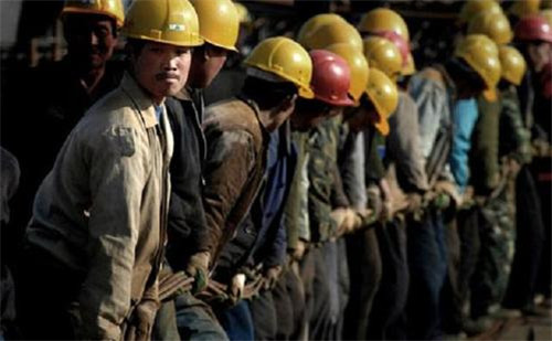 24岁外国美女米哈娜,嫁45岁中国农民工,住工地称:我