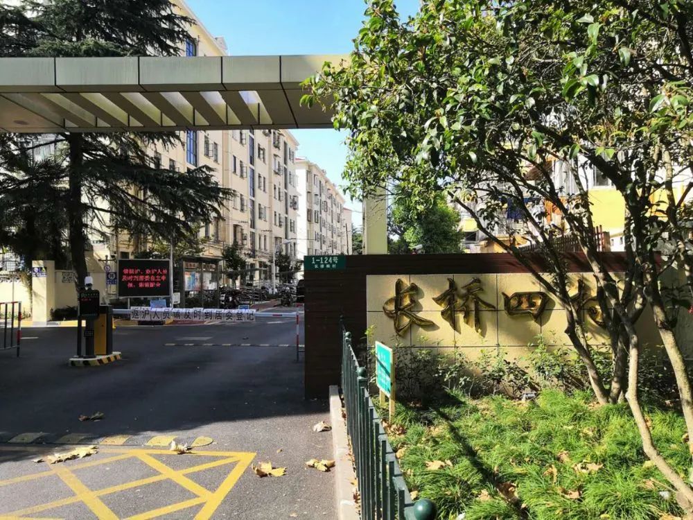 长桥四村属于比较老的小区,社区体量很大,规划有121栋房源.