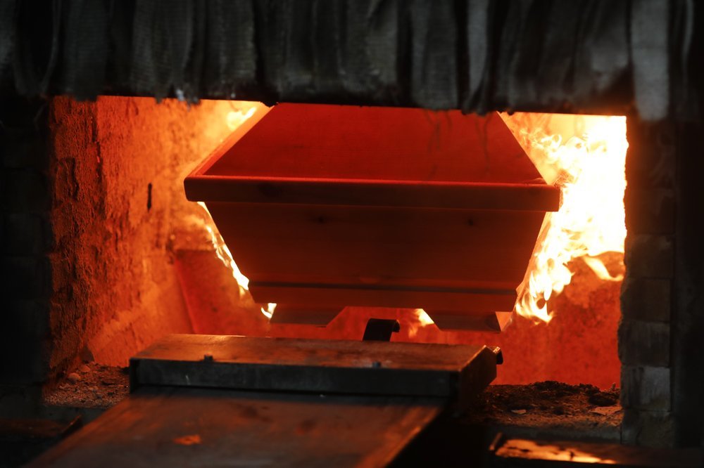 这不是假新闻德国瓷都成疫情重灾区火葬场棺材摞了3层高