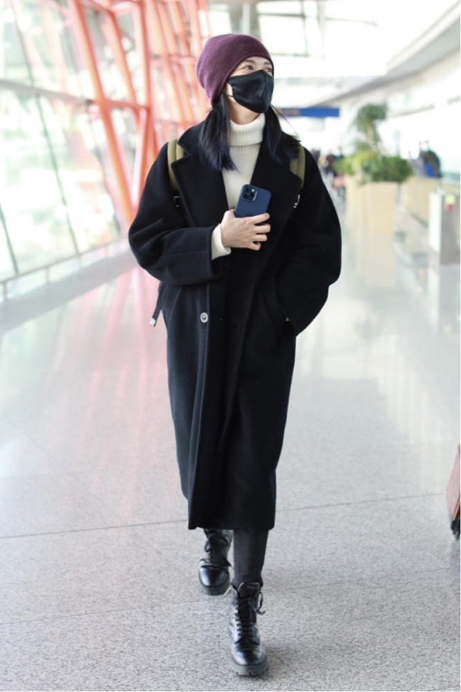 姚晨的气质和大衣真配随性的搭配也带着一种高级的味道