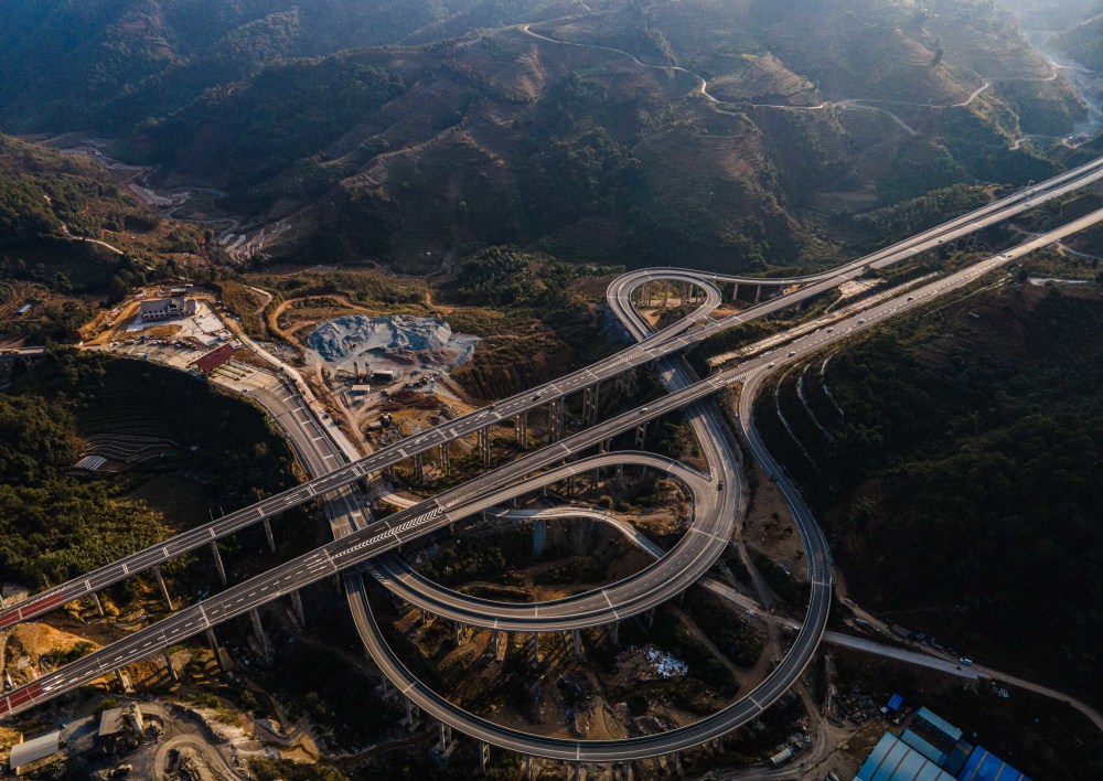 2017年底,机场高速公路建成通车,临沧实现