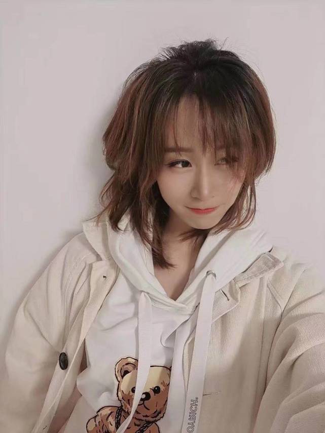 打开腾讯新闻,查看更多图片 >陈慧做书中的女子陈慧