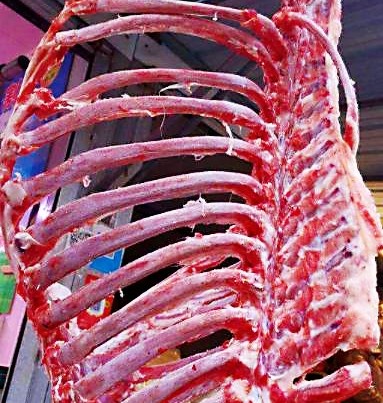 被剔得干干净净的"羊骨架",1斤还卖10多元,顾客:就爱吃这口!